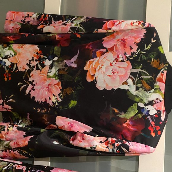 Beautiful Satin Marciano Blazer and Pant Set - Picture 5 of 9